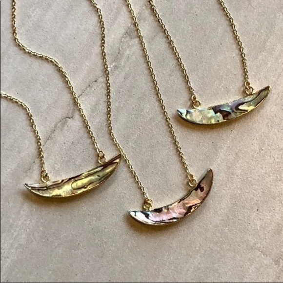 🌟Abalone Shell Crescent 14K Gold Plated Necklace - Picture 6 of 7